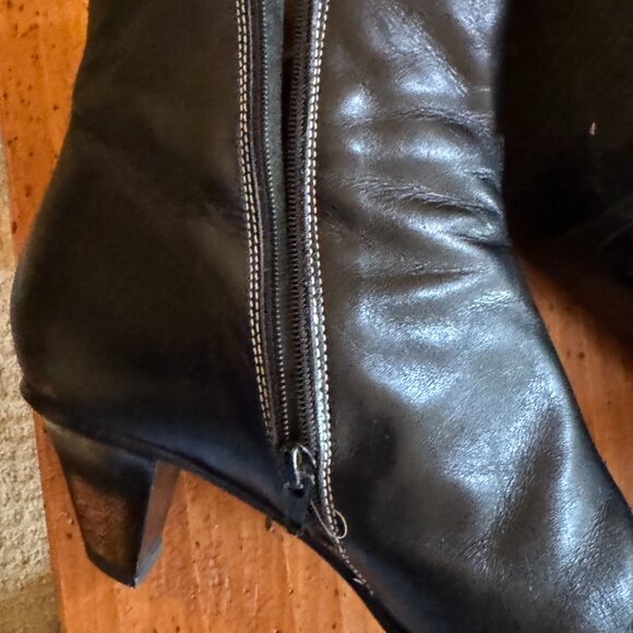 Luc Berjen women's leather ankle boots (black) with side zipper. Made in Italy. - Picture 4 of 6